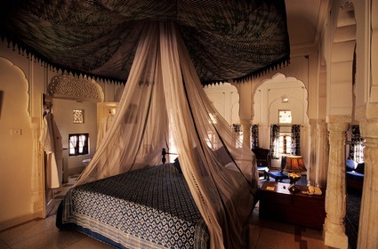 Inde, état du Rajasthan, région de Jaipur, Samode Palace, une des chambres réaménagées