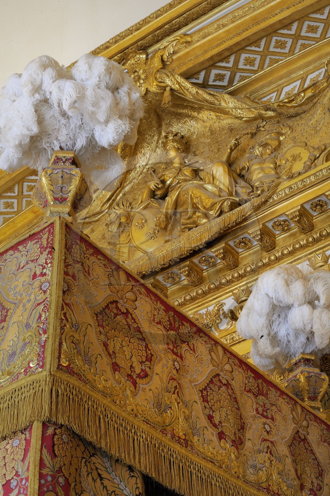 France, Yvelines (78), château de Versailles, classé Patrimoine Mondial de l'UNESCO, appartement du Roi, la chambre du Roi, détail du lit du Roi