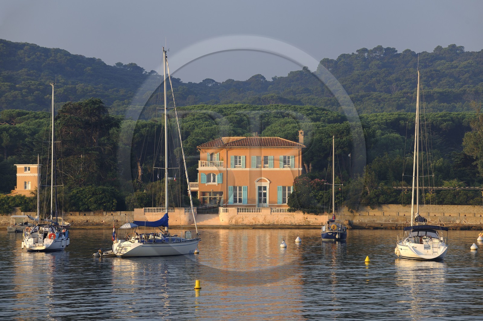 France, Var (83), Iles d'Hyères, parc national de Port-Cros, île de Porquerolles, le port du village