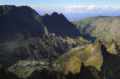 France, Ile de la Reunion, le cirque de Cilaos, classé Patrimoine Mondial de l'UNESCO, village de Palmiste rouge (vue aérienne)