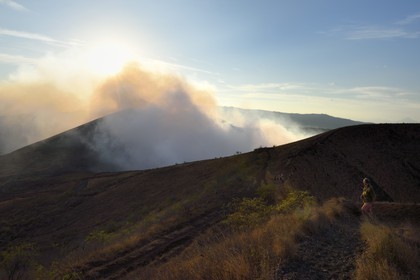 Nicaragua, Masaya, Parc national du Volcan Masaya (Parque Nacional Volcan Masaya), le cratère Santiago toujours actif