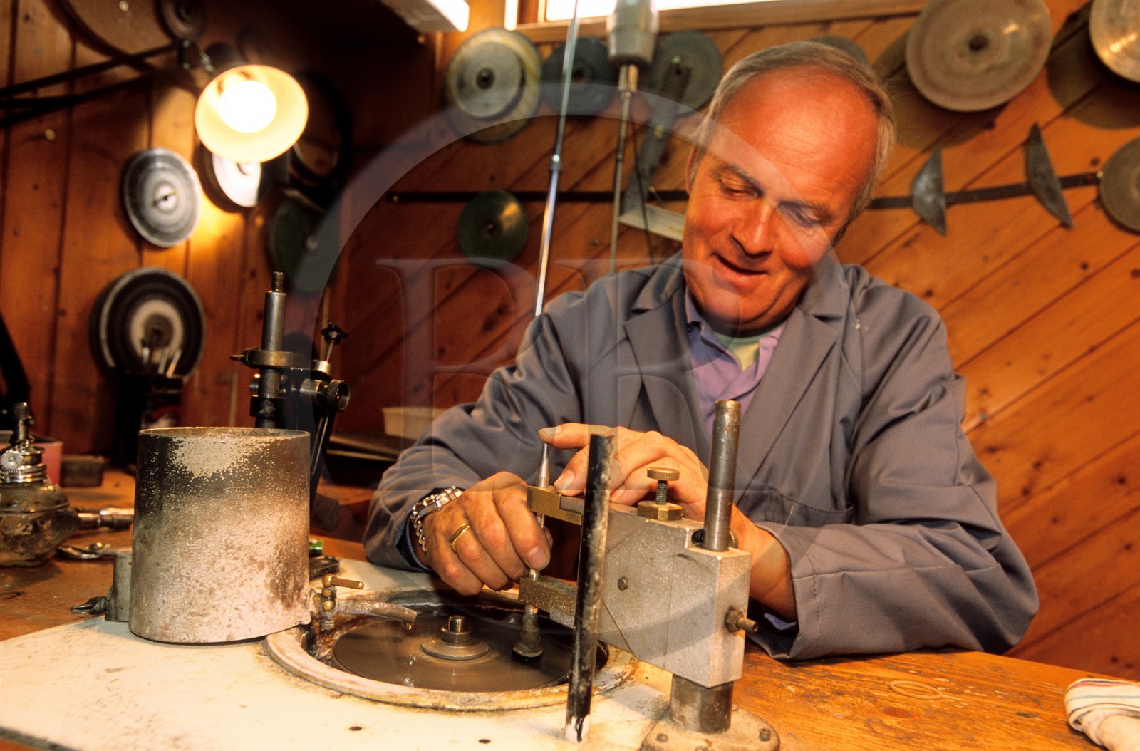 France, Jura (39), bellefontaine, taille de diamants et pierres fines a l' atelier Durrafourg