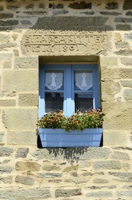 France, Finistère (29), Pleyben, facade d'une maison