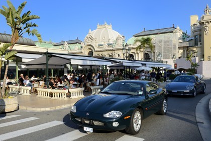 Principauté de Monaco, Monaco, Monte-Carlo, Société des Bains de Mer de Monaco, place du casino, le casino et la terrasse du Café de Paris, Mention obligatoire : Société des Bains de Mer de Monaco