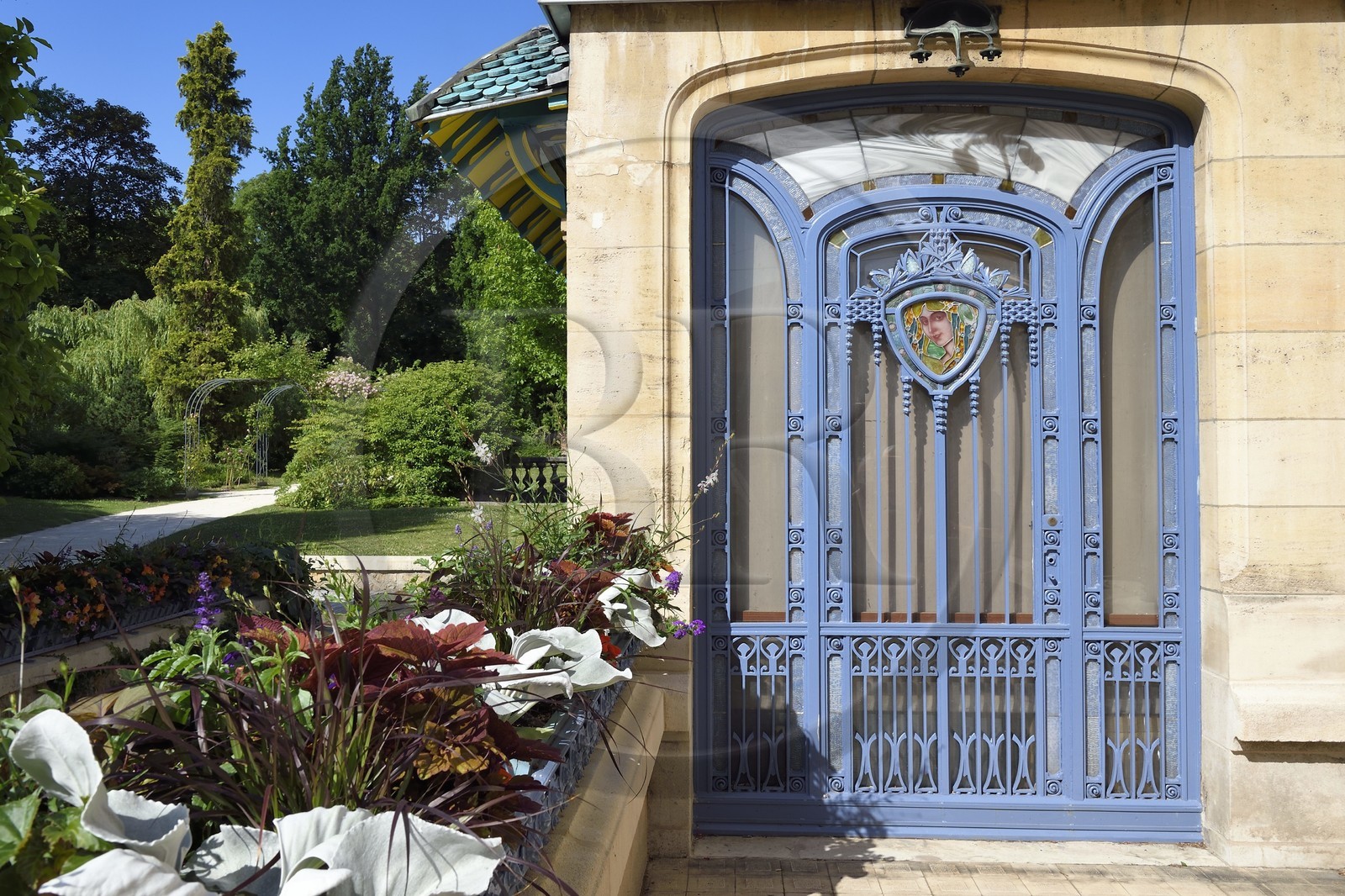 France, Meurthe-et-Moselle (54), Nancy, musée de l'Ecole de Nancy dans l'ancienne propriété d'Eugène Corbin, vitrail sur la porte principale