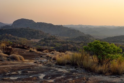 Zimbabwe, province de Matabeleland méridional, Matobo ou Matopos Hills National Park, classé Patrimoine Mondial de l'UNESCO, formations rocheuses sur la colline de Malindidzimu (demeure des esprits bienveillants) au sommet de View of the World où est enterré Cecil Rhodes