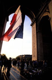 France, Paris (75), la flamme du soldat inconnu sous l' Arc de Triomphe