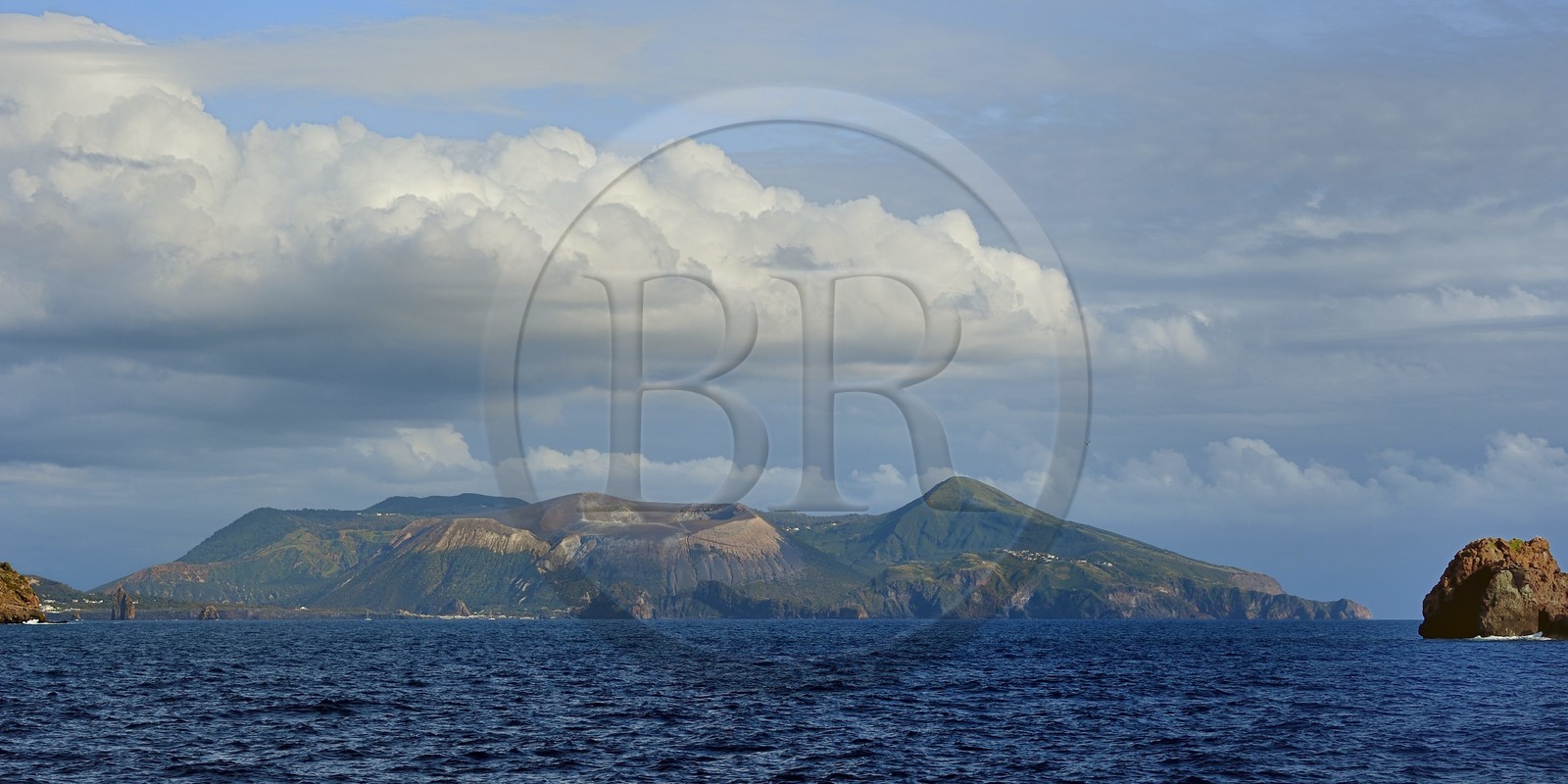 Italie, Sicile, iles Eoliennes, classées Patrimoine Mondial de l'UNESCO, ile de Vulcano et son volcan