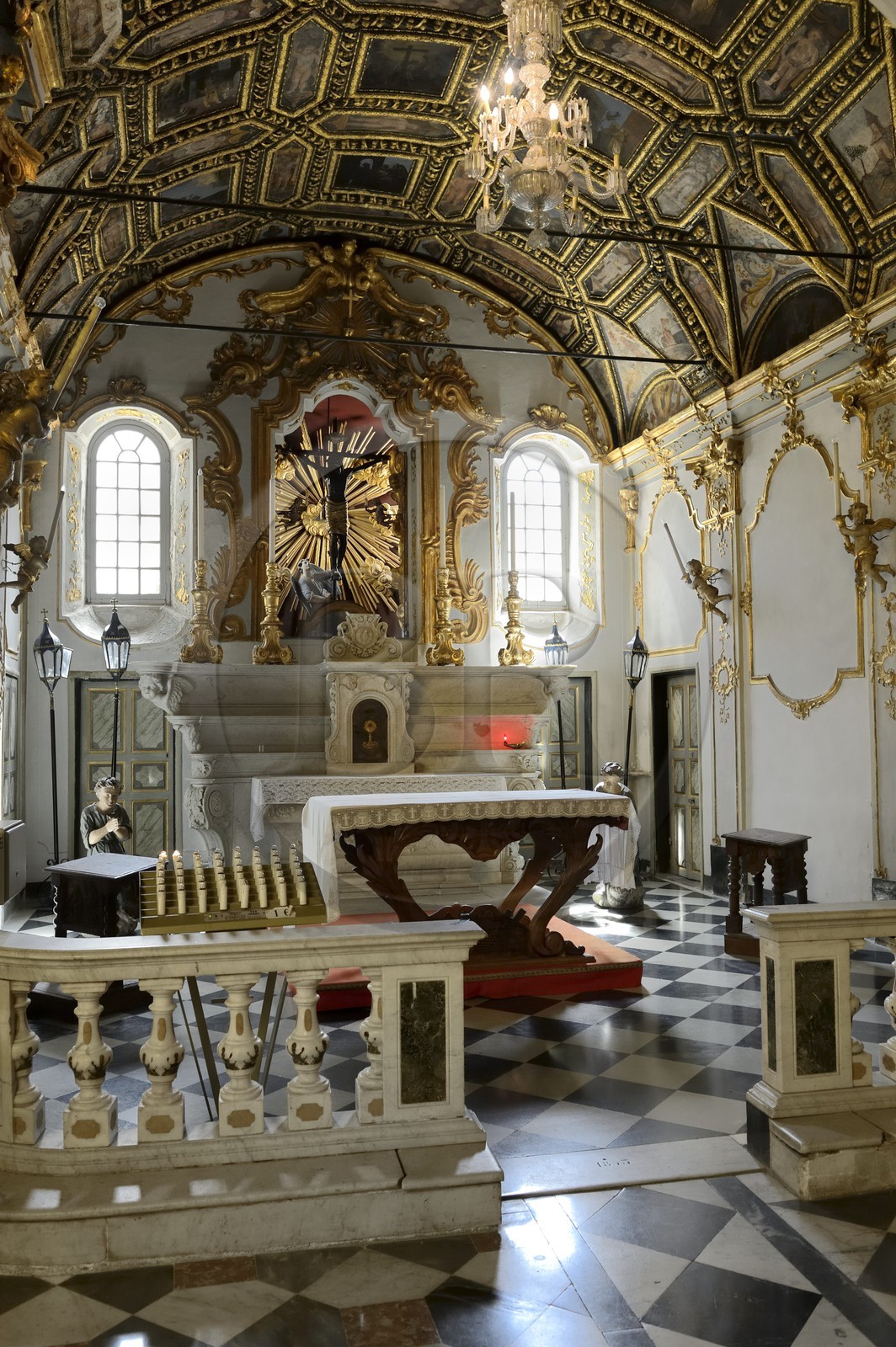 France, Haute-Corse (2B), Bastia, la Citadelle quartier de Terra-Nova, chapelle Sainte-Croix, au centre le Christ des miracles appelé aussi le le Christ noir - U Christu Negru