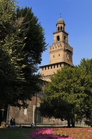 Italie, Lombardie, Milan, le Castello Sforzesco (château des Sforza), construit au XVe siècle par le duc de Milan Francesco Sforza, Torre del Filarete, la tour de l'architecte Antonio di Pietro Averlino (ou Averulino) dit le Filarète