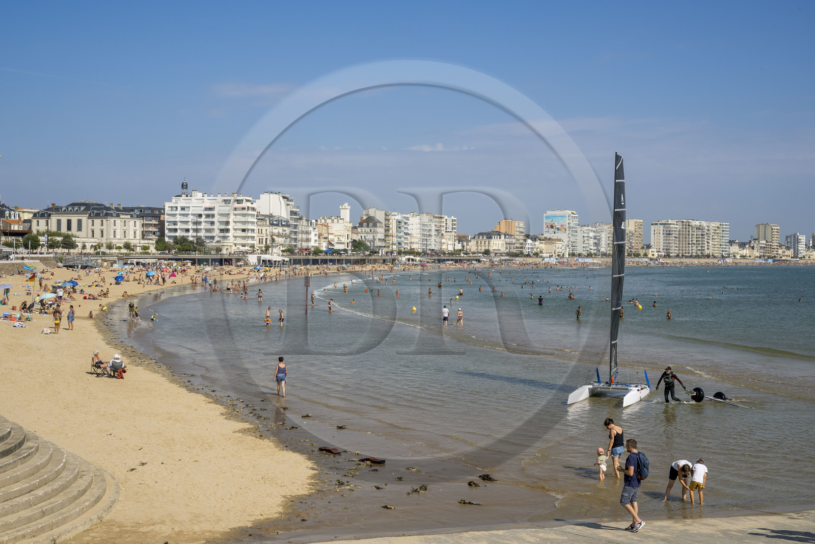 France, Vendée (85), Les-Sables-d'Olonne, la Grande Plage et les immeubles du front de mer