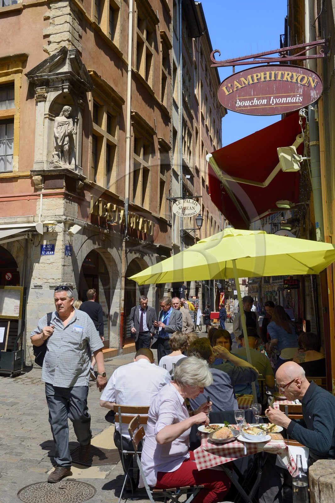 France, Rhône (69), Lyon, site historique classé Patrimoine Mondial de l'UNESCO, Vieux Lyon, la rue Saint Jean