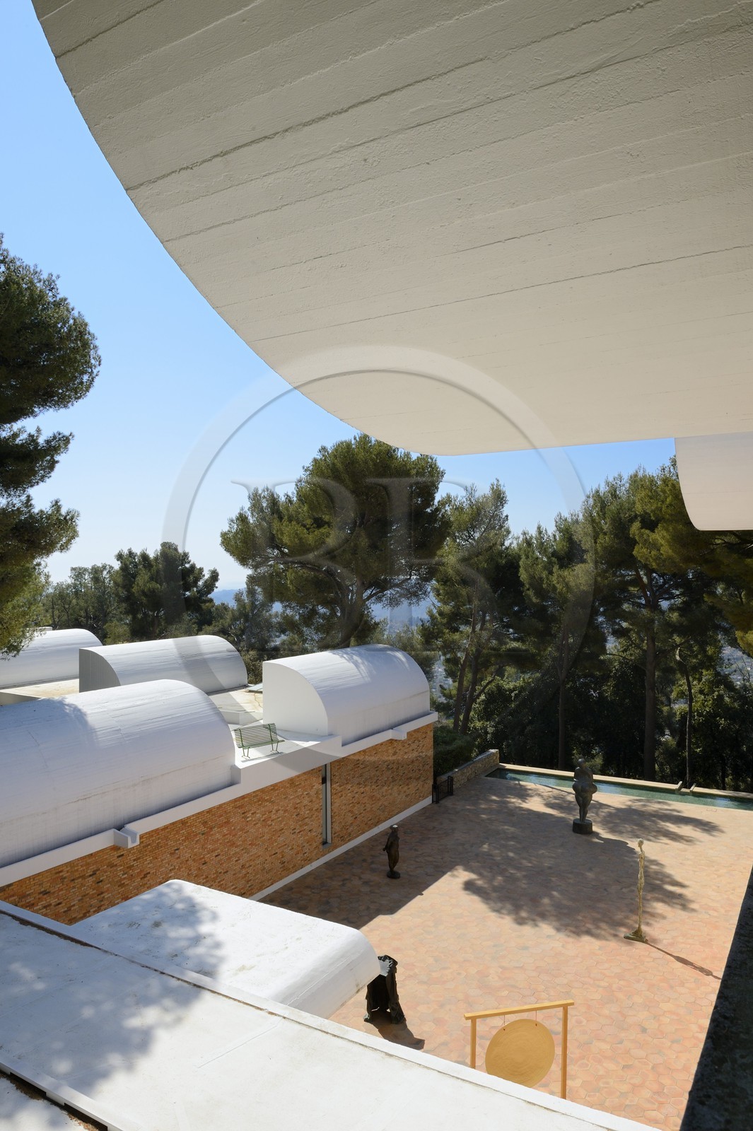 France, Alpes-Maritimes (06), Saint Paul de Vence, Fondation Maeght de l’architecte catalan Josep Lluis Sert, musée d'art contemporain, cour Giacometti