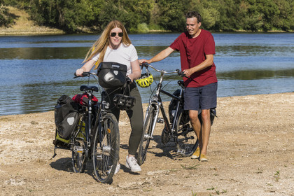 France, Maine-et-Loire, Loire valley listed as World Heritage by UNESCO, Saumur towards Saint-Hilaire, sandbanks forming islands on the Loire, cycling on the banks of the Loire, bike with a trailer carrying camping equipment