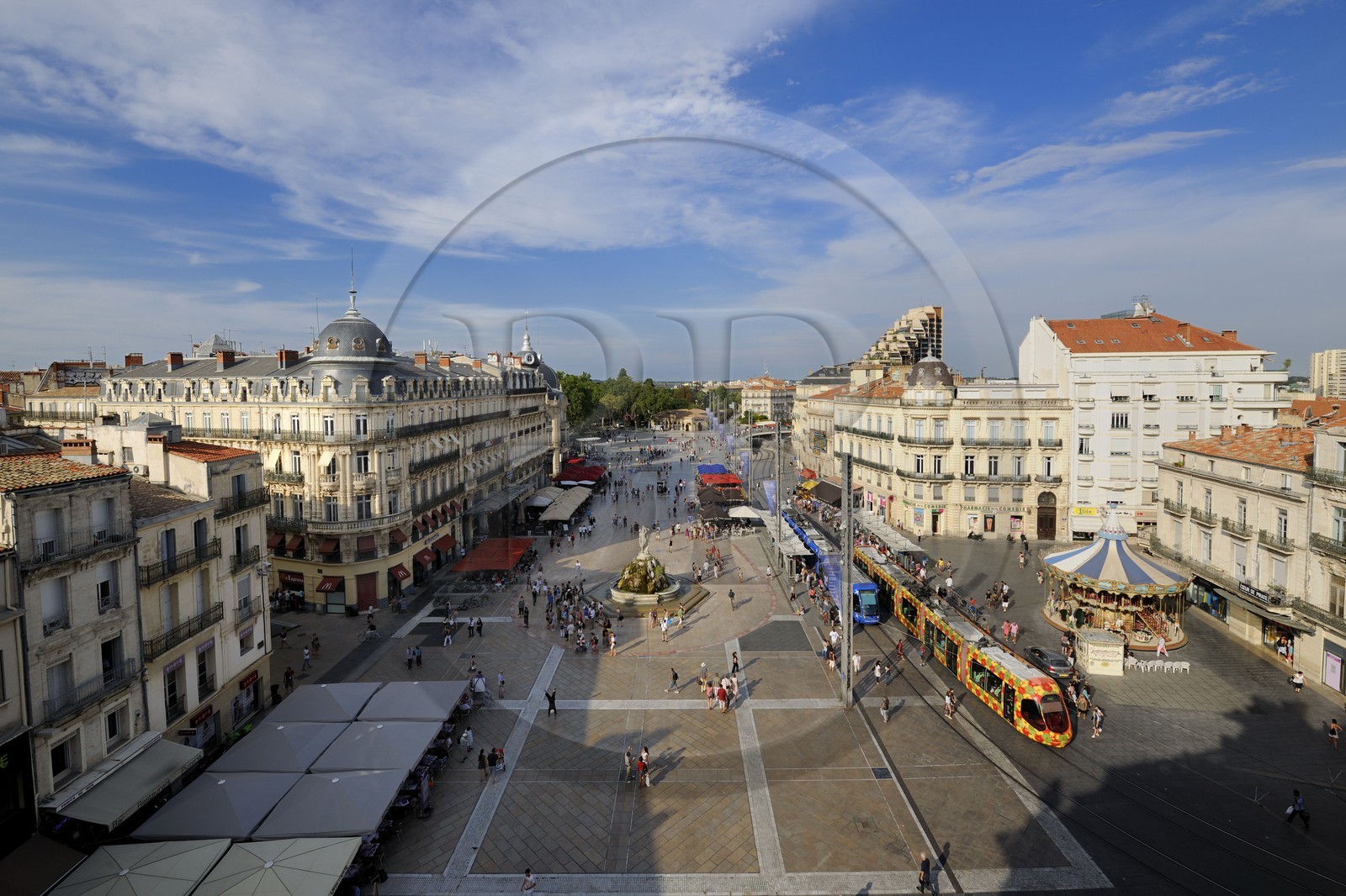 France, Hérault (34), Montpellier, centre historique, l'Ecusson, tramway place de la Comédie