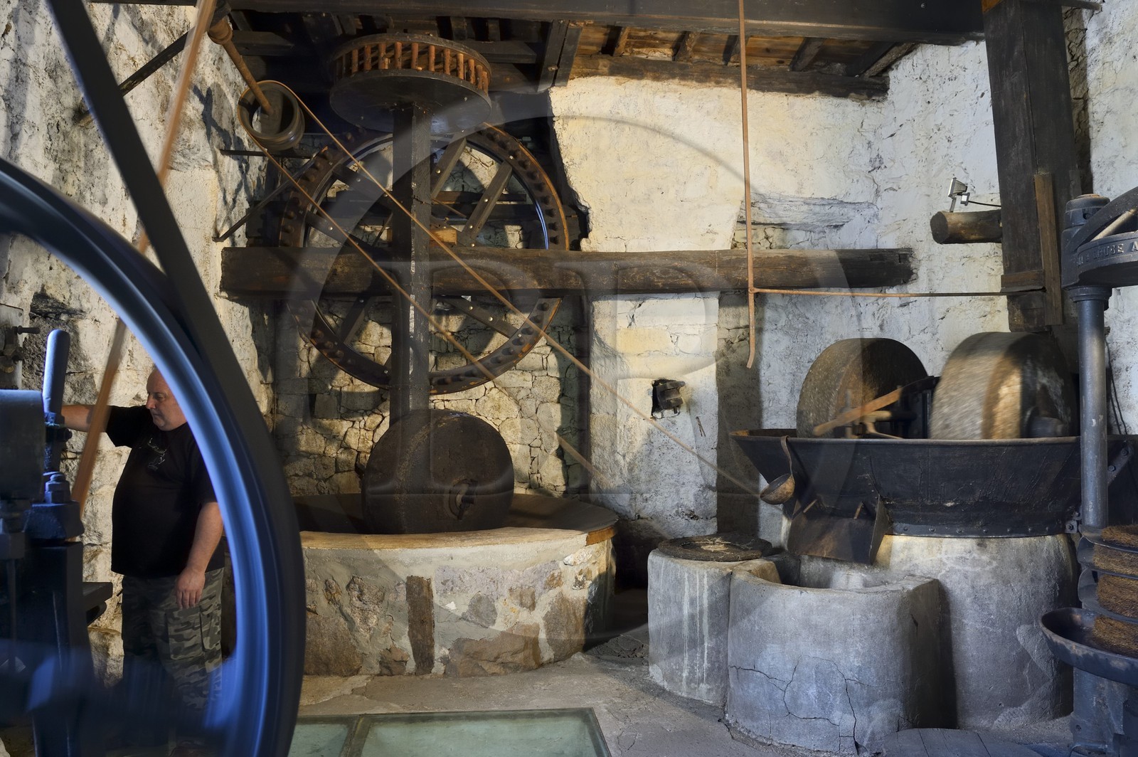 France, Corse-du-Sud (2A), Alta Rocca, Sainte-Lucie-de-Tallano (Santa Lucia di Tallà), U Franghjonu, moulin à huile datant du XVIIIème siècle qui abrite le musée de l'oléiculture