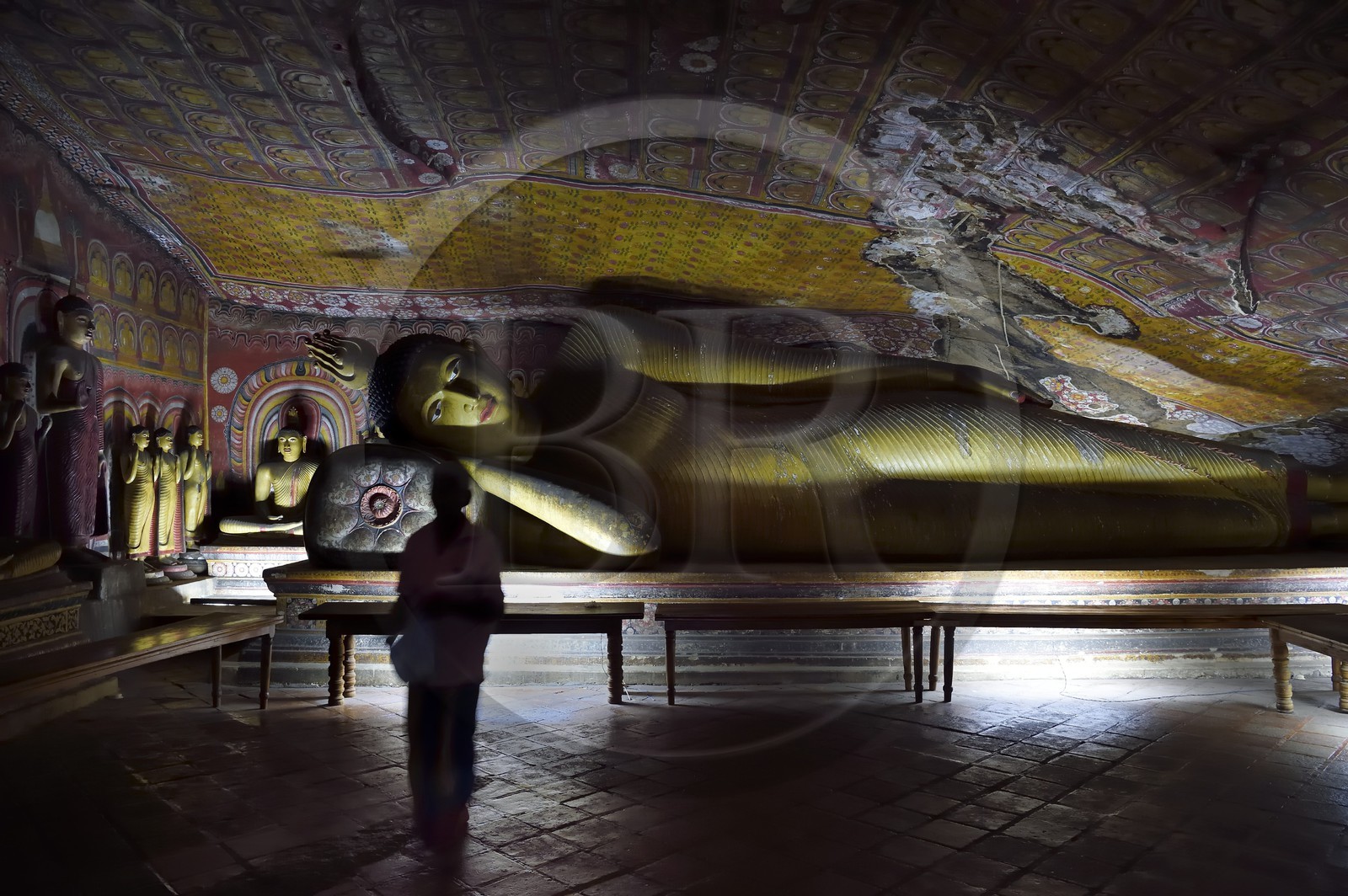 Sri Lanka, province du centre, district de Matale, Dambulla, Temple d'Or, Temple du Rocher Royal aussi appelé Ran Giri (Rocher doré) classé patrimoine mondial de l'UNESCO, la grotte n°3 Maha Alut Vihara (le Grand Nouveau Monastère), Bouddha couché