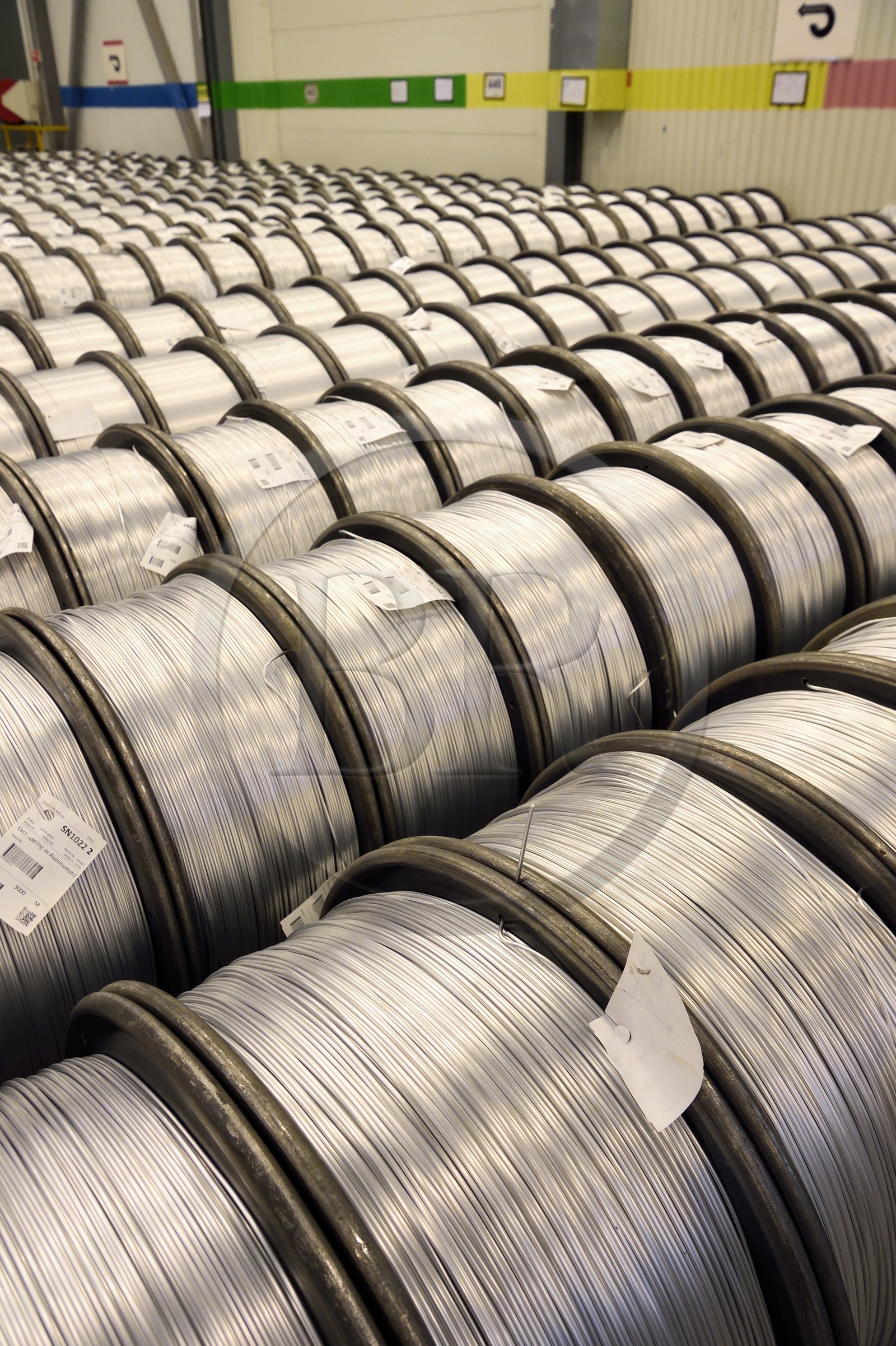 Norvège, comté d'Ostfold, Halden, l'usine de fabrication de cables Nexans, tressage de conducteurs en aluminium