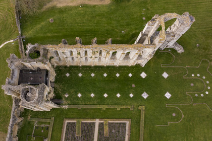 France, Vendée (85), Parc Interrégional du Marais Poitevin labellisé Grand Site de France, Maillezais, vestiges de l'abbaye Saint-Pierre de Maillezais (vue aérienne)