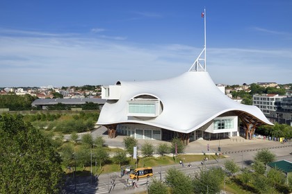 France, Moselle (57), Metz, quartier de l'Amphithéatre, le Centre Pompidou-Metz, centre d'art conçus par les architectes Shigeru Ban et Jean de Gastines