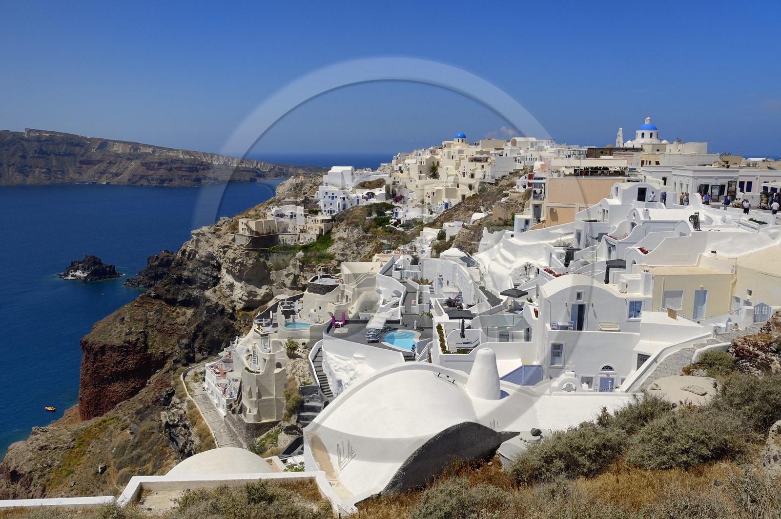 Grèce, Les Cyclades, mer Égée, île de Santorin (Thira ou Théra), le village de Oia qui surplombe la Caldera