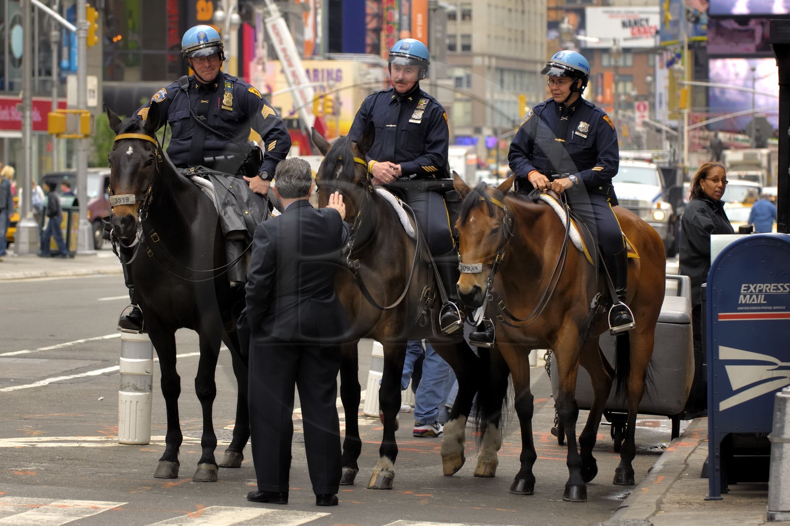 Etats-Unis, New York, Manhattan, Times Square, policiers à cheval