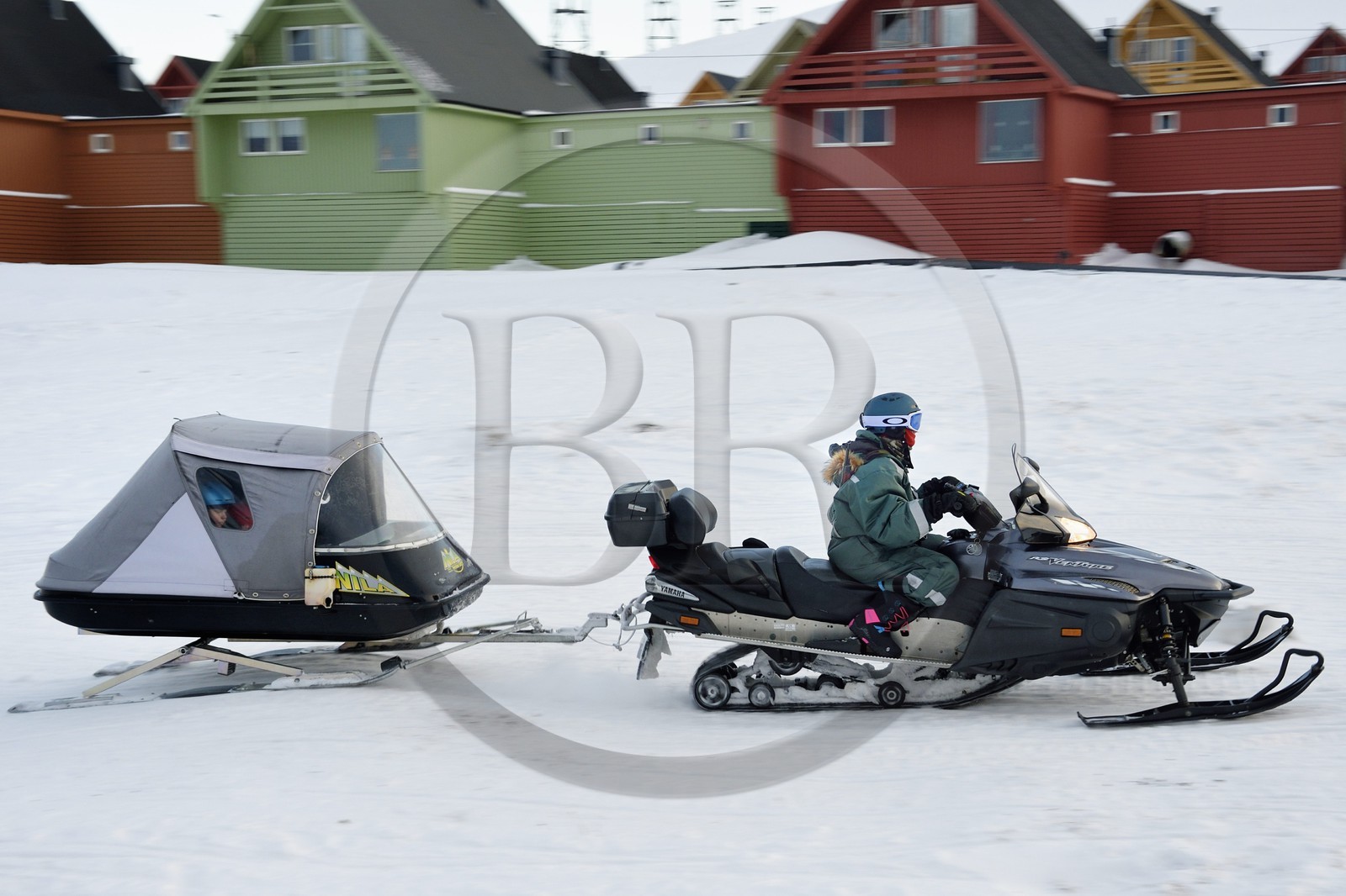 Norway, Svalbard, Spitzbergen, Longyearbyen, snowmobile with the kids in the closed trailer