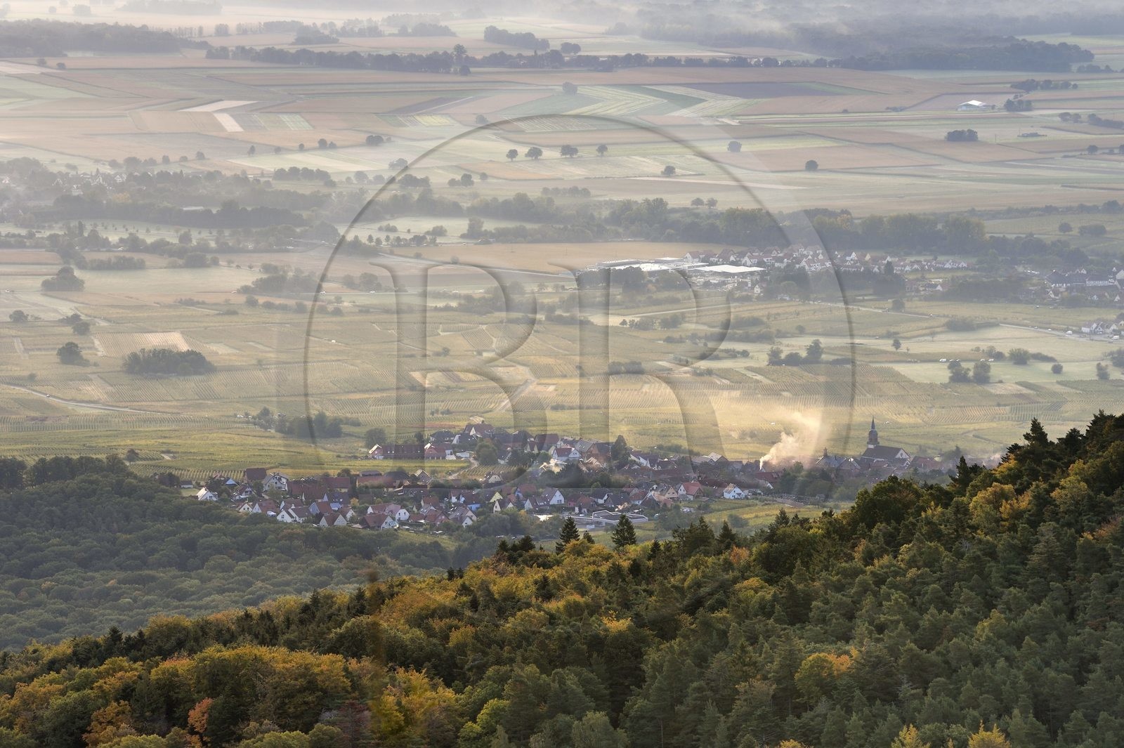 France, Bas-Rhin (67), Mont Saint-Odile, le village de Saint-Nabor au pied des Vosges