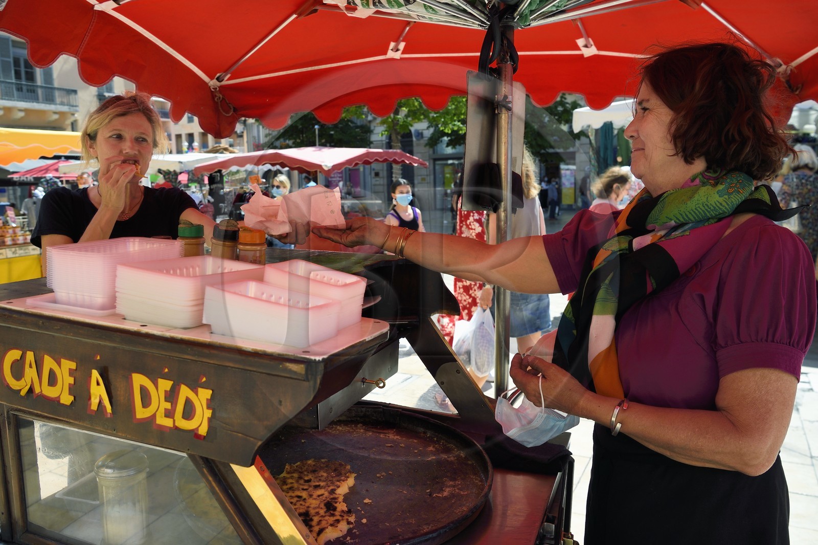 France, Var, Toulon, selling the local specialty La Cade (chickpea flour pancake) on Cours Lafayette