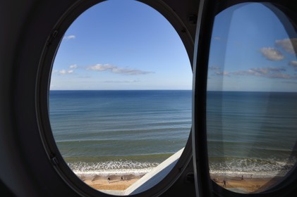 France, Calvados (14), Pays d'Auge, la côte Fleurie, Cabourg, le Grand Hotel, vue sur mer depuis une des fenetres du 4ème étage
