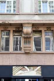 France, Bas-Rhin (67), Strasbourg, vieille ville classée au Patrimoine Mondial de l'UNESCO, La Grande Percée de 1908 dans le plan de la Neustadt, 16 rue du 22 Novembre, allégorie antique Art Nouveau