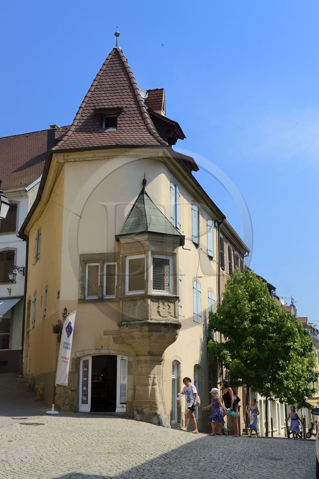 France, Haut-Rhin (68), Sundgau, Altkirch, la Maison de la Pomme place des 3 Rois, maison historique qui héberge l'office du tourisme