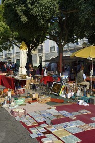 Portugal, Lisbonne, quartier de l'Alfama, campo de Santa Clara, le marché aux puces la Feira da Ladra (foire de la voleuse)