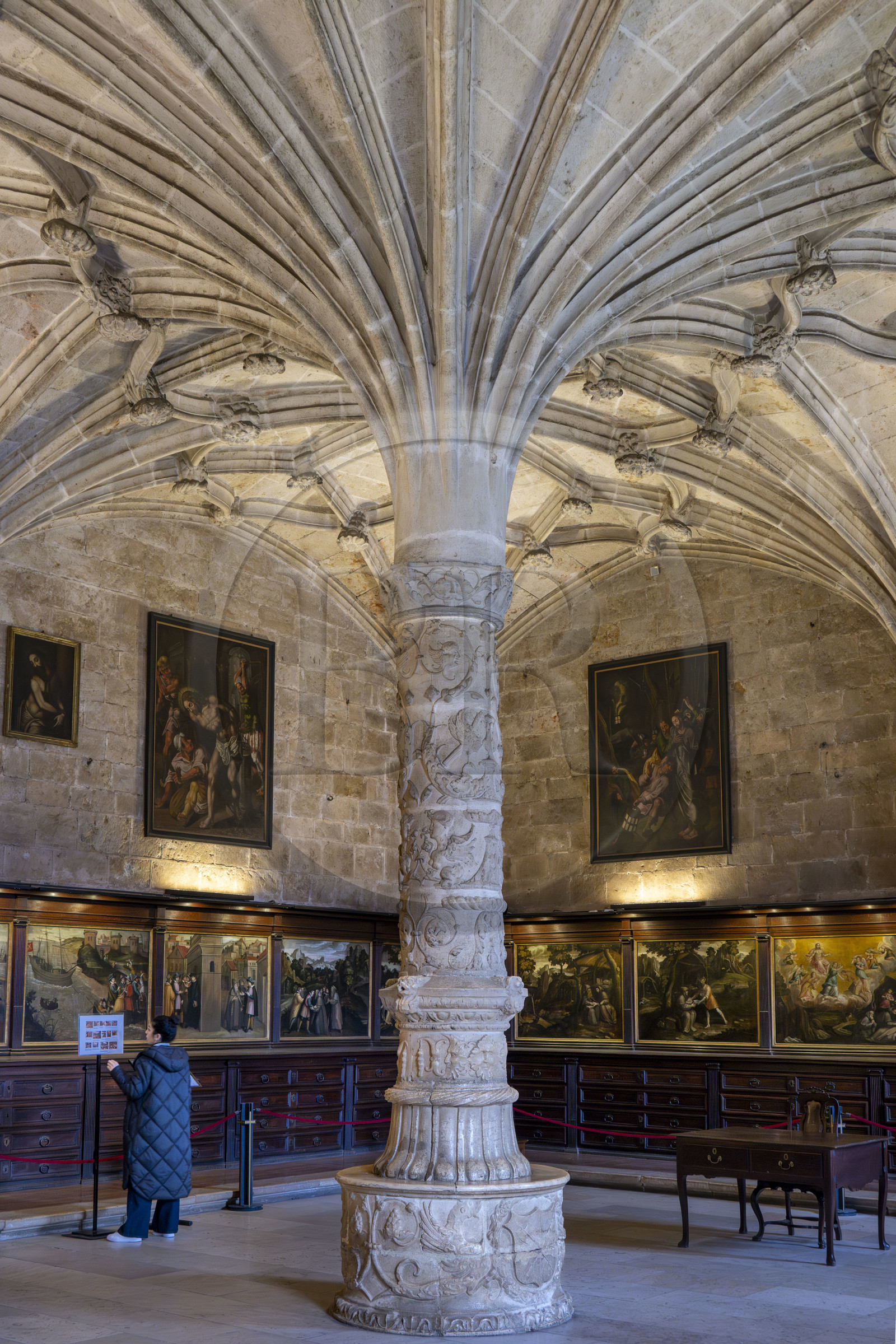 Portugal, Lisbon, Belem, Hieronymites Monastery (Mosteiro dos Jeronimos), listed as World Heritage by UNESCO, Santa Maria church, la sacristie recouverte de voutes à liernes et tiercerons