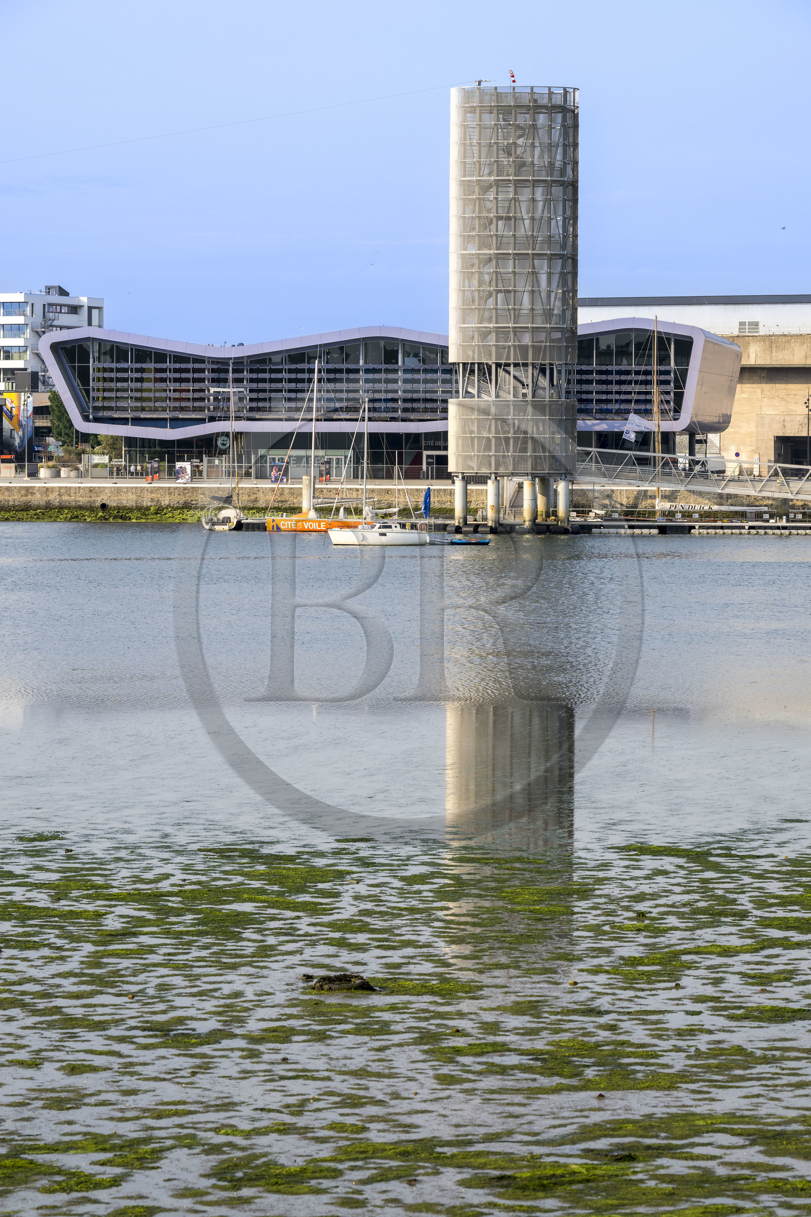France, Morbihan (56), Lorient, Lorient La Base, ancienne base de sous-marins construite par les Allemands durant la Seconde Guerre mondiale,  Cité de la Voile Eric Tabarly