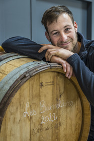 France, Vendée (85), Brem-sur-mer, le viticulteur Bastien Mousset créateur du Domaine viticole en agriculture biologique et biodynamique l'Orée du Sabia