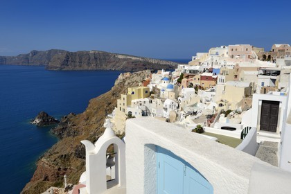 Grèce, Les Cyclades, mer Égée, île de Santorin (Thira ou Théra), le village de Oia qui surplombe la Caldera