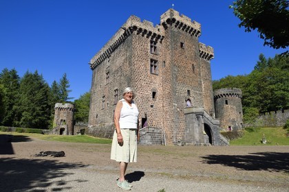 France, Puy-de-Dôme (63), Pontgibaud, Chateau-Dauphin, forteresse du XIIe siècle, la Comtesse Gabriel de Germiny
