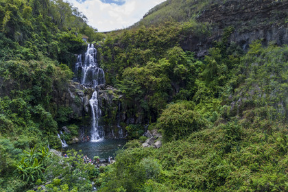 France, Ile de la Reunion, Saint-Paul, Saint-Gilles-les-Bains, cascade du bassin des Aigrettes (vue aérienne)