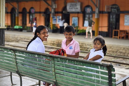Sri Lanka, Central Province, the popular scenic train ride through the tea growing hill country, family waiting for the train at Hatton train station