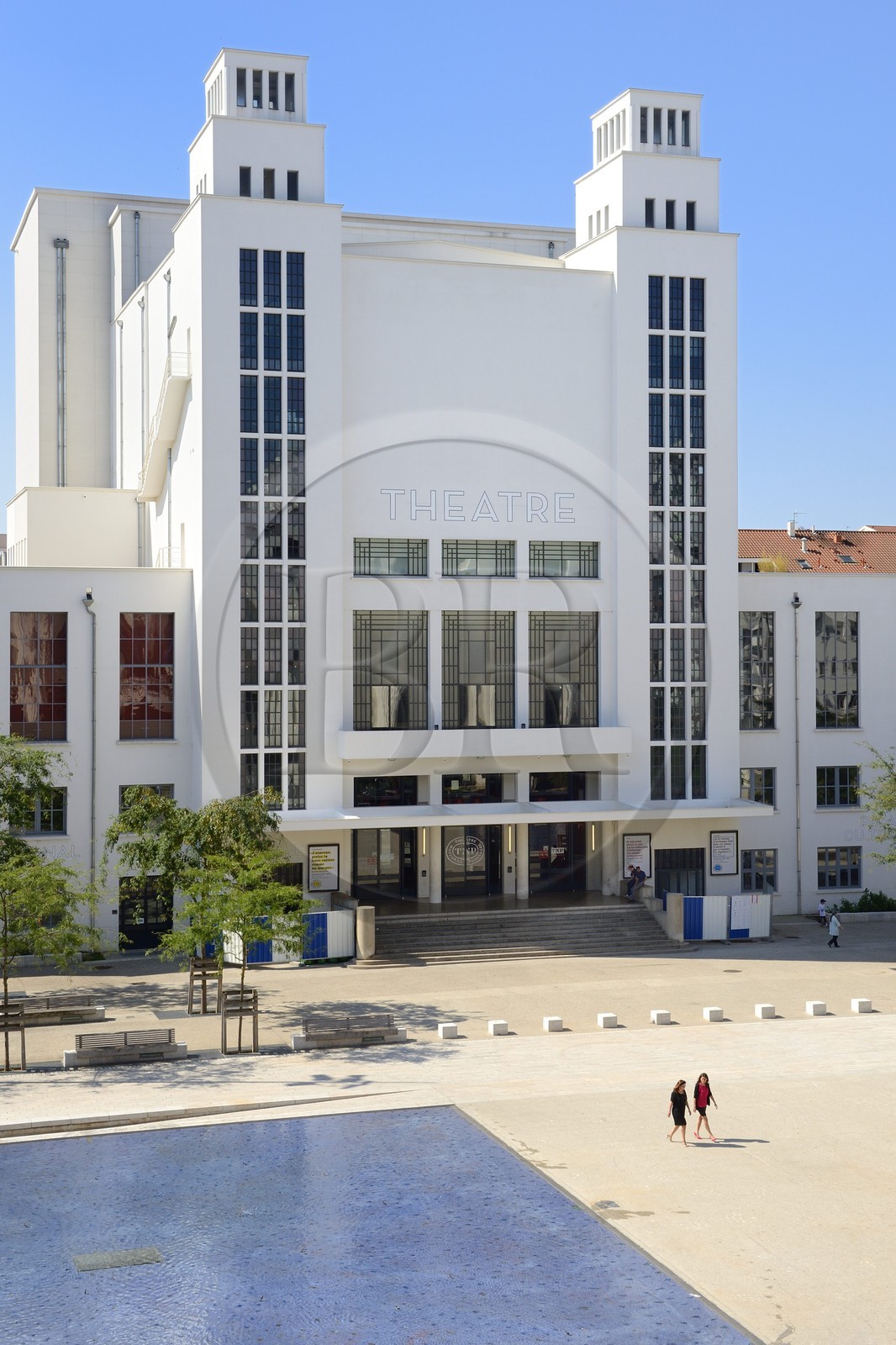 France, Rhône (69), Villeurbanne, ensemble architectural des gratte-ciel construit de 1927 à 1934, l’ancien Palais du Travail aujourd’hui occupé par le TNP sur la place Lazare Goujon
