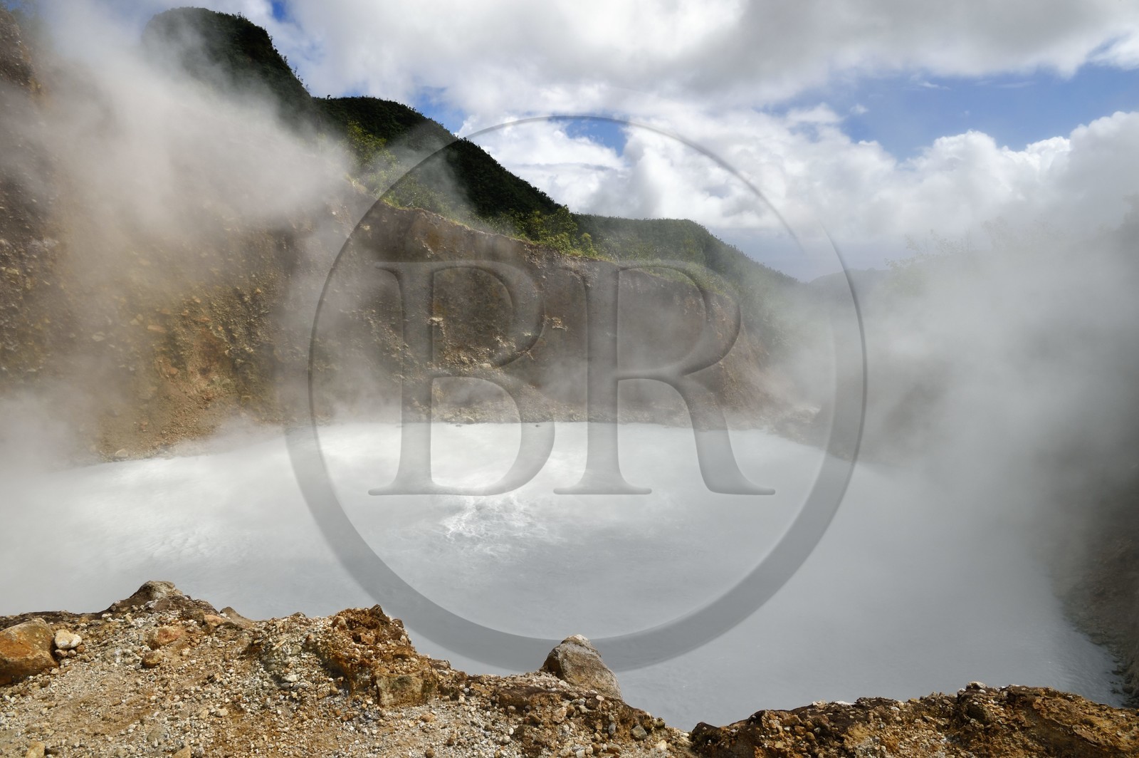 Caraïbes, Ile de la Dominique, Castle Bruce, Parc national du Morne Trois Pitons classé Patrimoine Mondial de l'UNESCO, Vallée de la Désolation, Boiling Lake, deuxième plus grand lac en ébullition du monde issu d'une fumerolle inondée