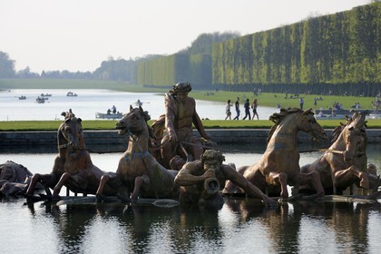France, Yvelines (78), parc du château de Versailles, classé Patrimoine Mondial de l'UNESCO, le bassin d' Apollon et le Grand Canal