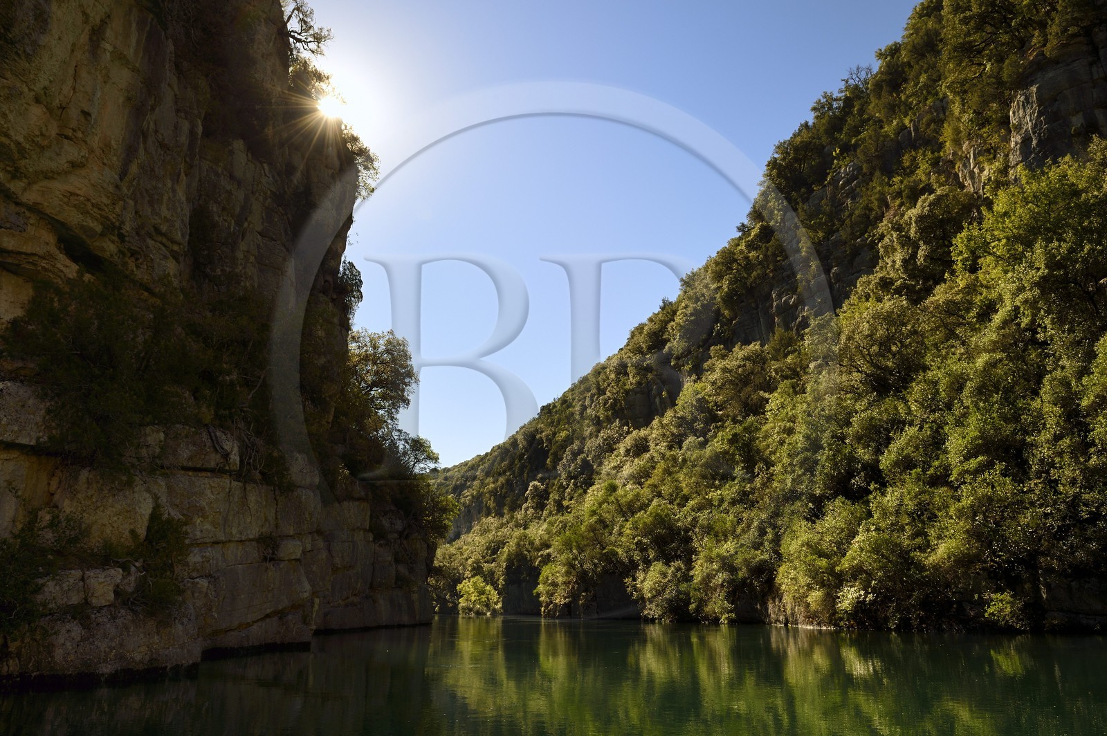 Var on the Left Bank and Alpes de Haute Provence on the Right Bank, Parc Naturel Regional du Verdon, Basses Gorges du Verdon downstream of Lake St. Croix, gorges de Baudinard.