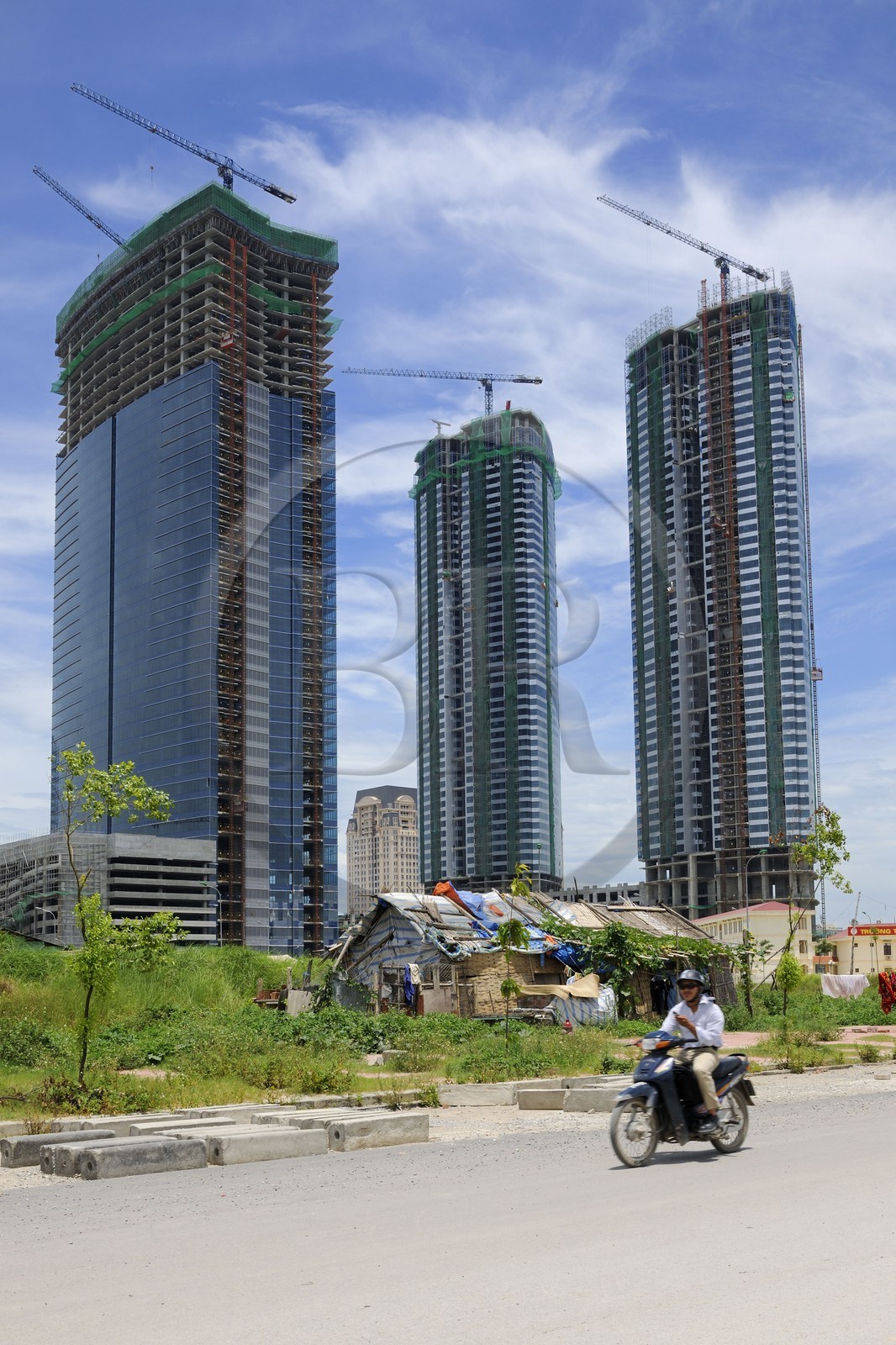 Vietnam, Hanoï, quartier de Cau Giay, le Keangnam Hanoi Landmark Tower est le plus haut gratte-ciel du pays de 336m sur Pham Hung Boulevard