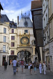 France, Seine-Maritime (76), Rouen, rue du Gros Horloge dans le centre historique