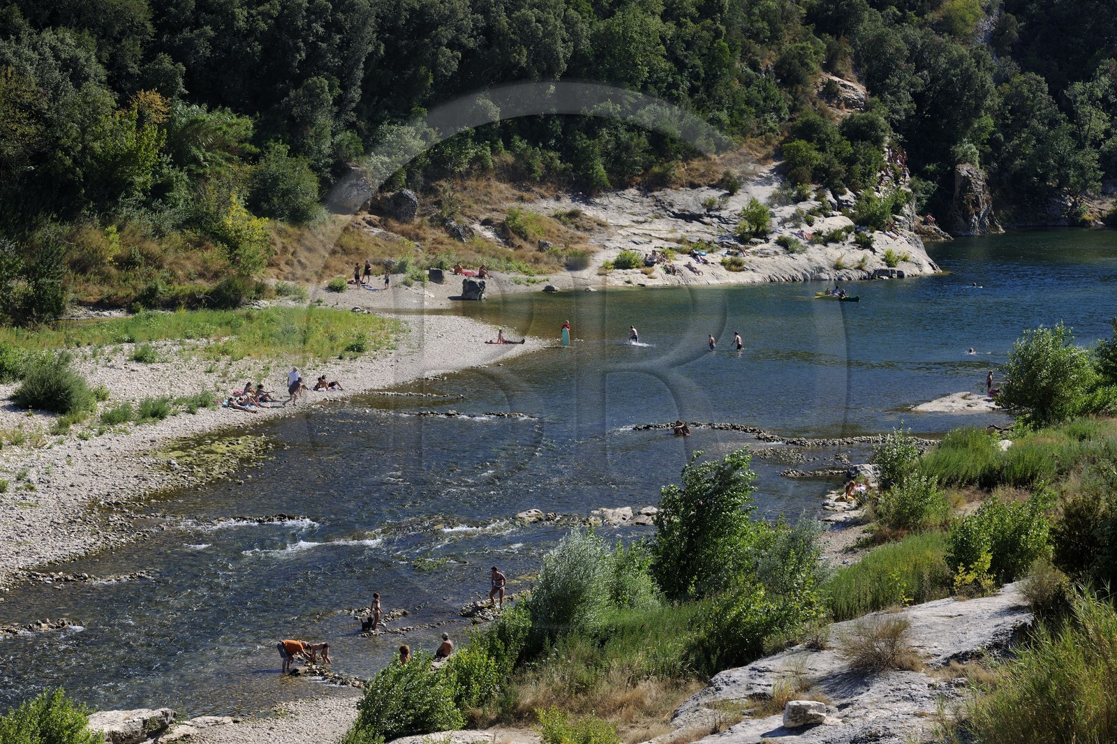 France, Gard (30), région du Pays d'Uzège, la rivière Gardon à Collias