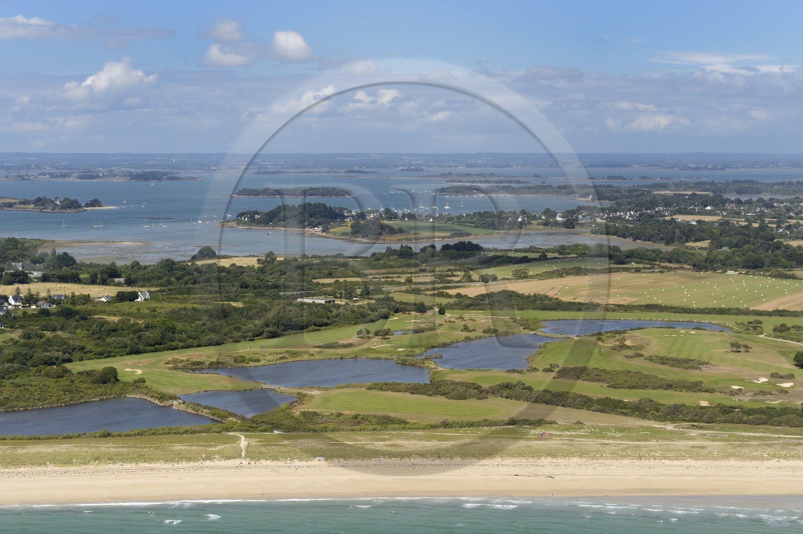 France, Morbihan (56), Golfe du Morbihan, Presqu'île de Rhuys, Arzon, le Golf de Rhuys (vue aérienne)