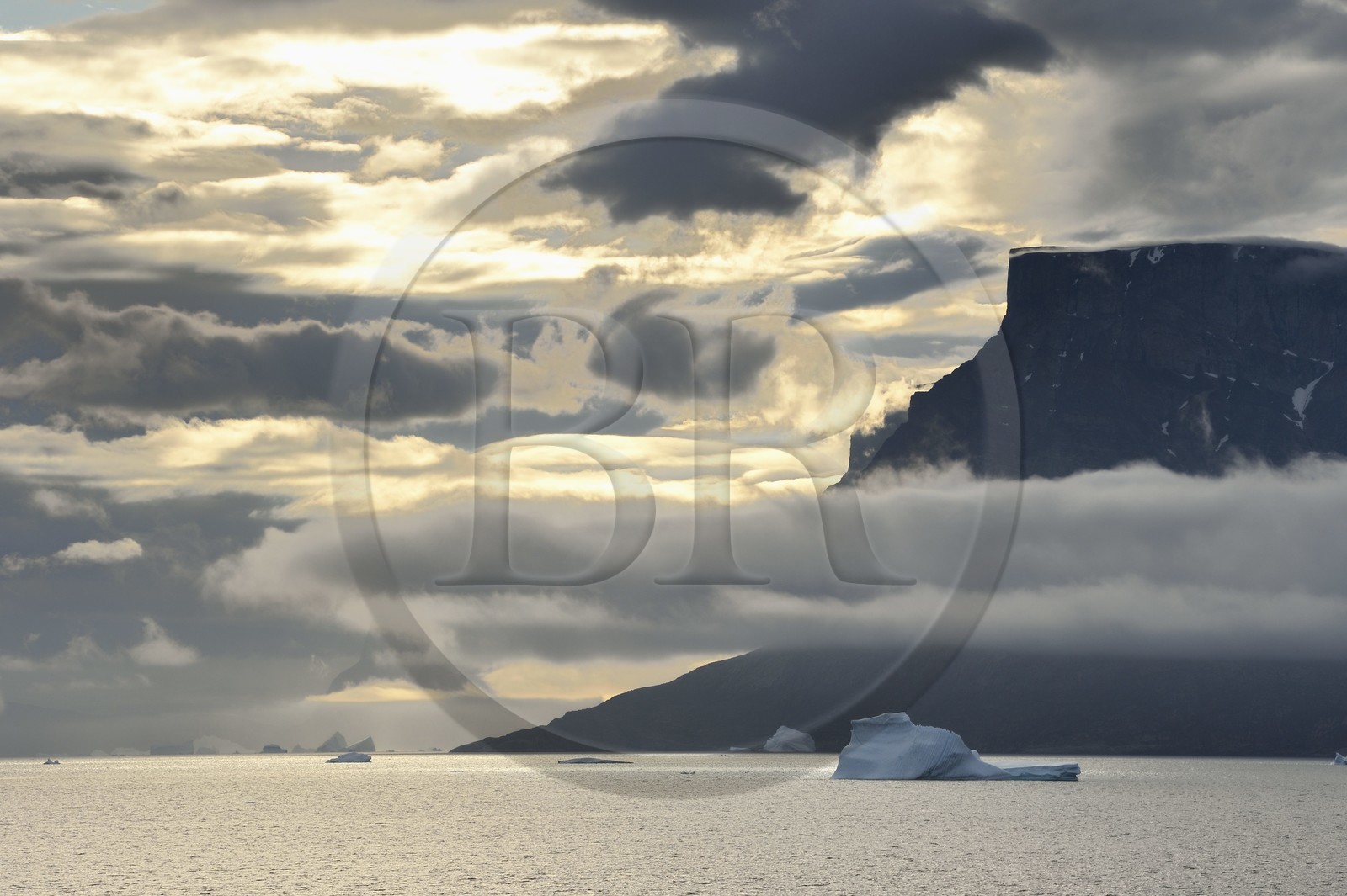 Groenland, cote ouest, baie de Baffin, iceberg dans le fjord Uummannaq