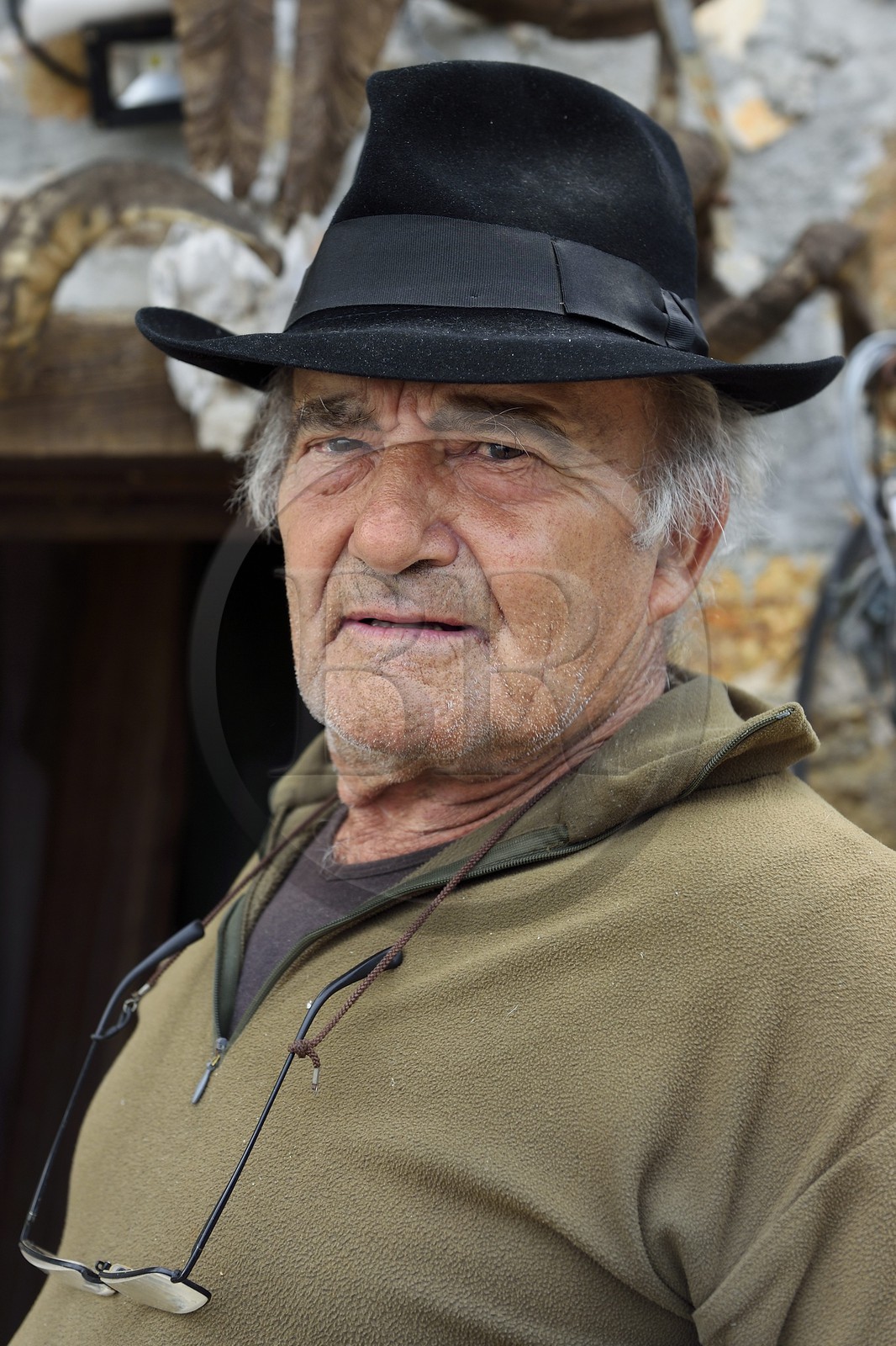 France, Corse-du-Sud (2A), Cargèse, le berger François Defranchi producteur de fromages de brebis